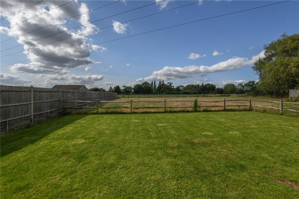 Property photo 2 of 19 Picture No. 27