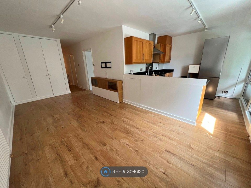 Property photo 2 of 11 Living Room