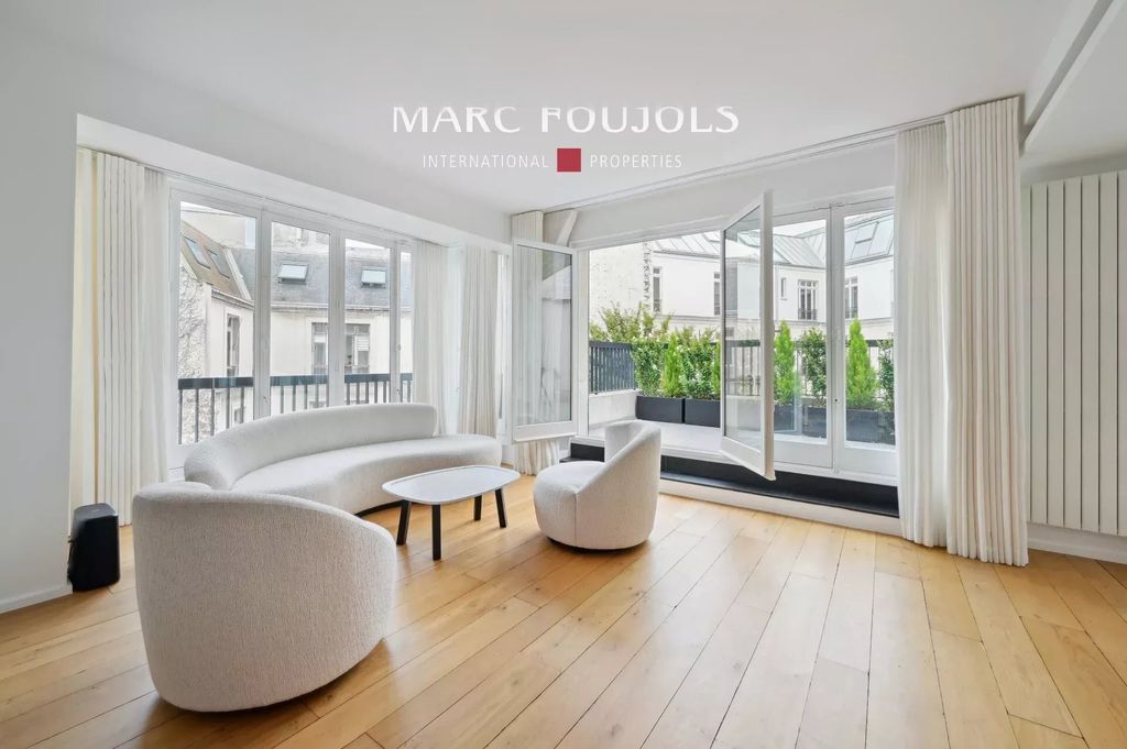 Property photo 1 of 13 Paris VIII Avenue Montaigne Triangle D'or - 3-Bedroom Apartment