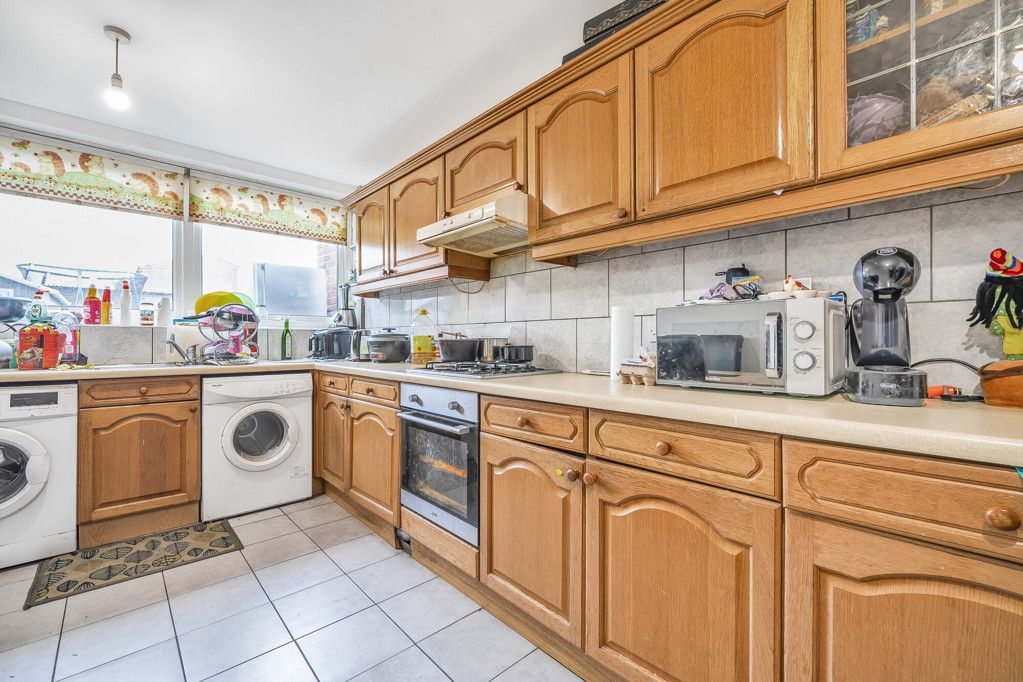 Property photo 3 of 10 Kitchen