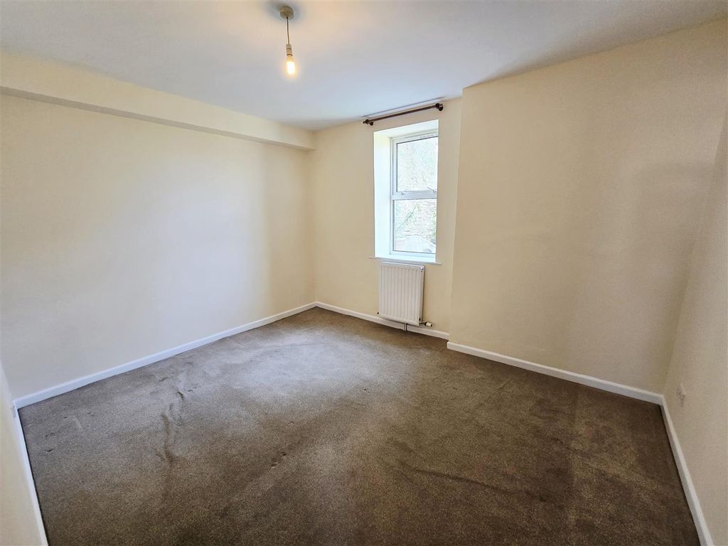 Property photo 2 of 8 Bedroom