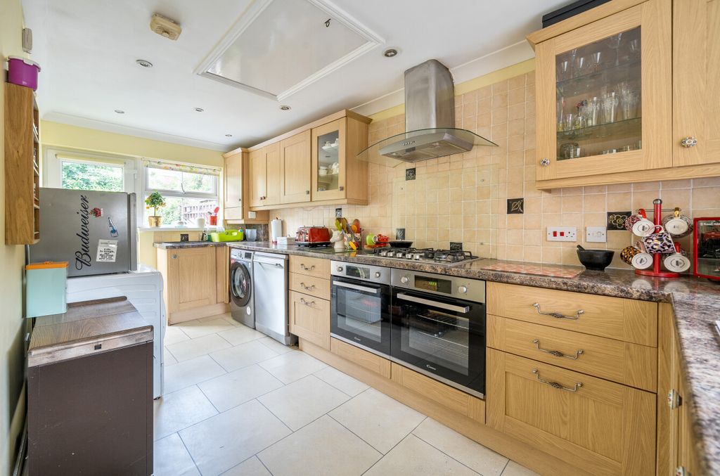 Property photo 3 of 12 1331951-15-688Cb8...