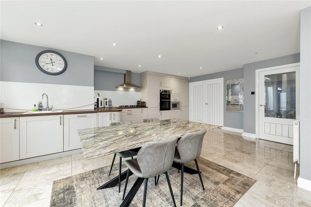 Property photo 2 of 16 Picture No. 05