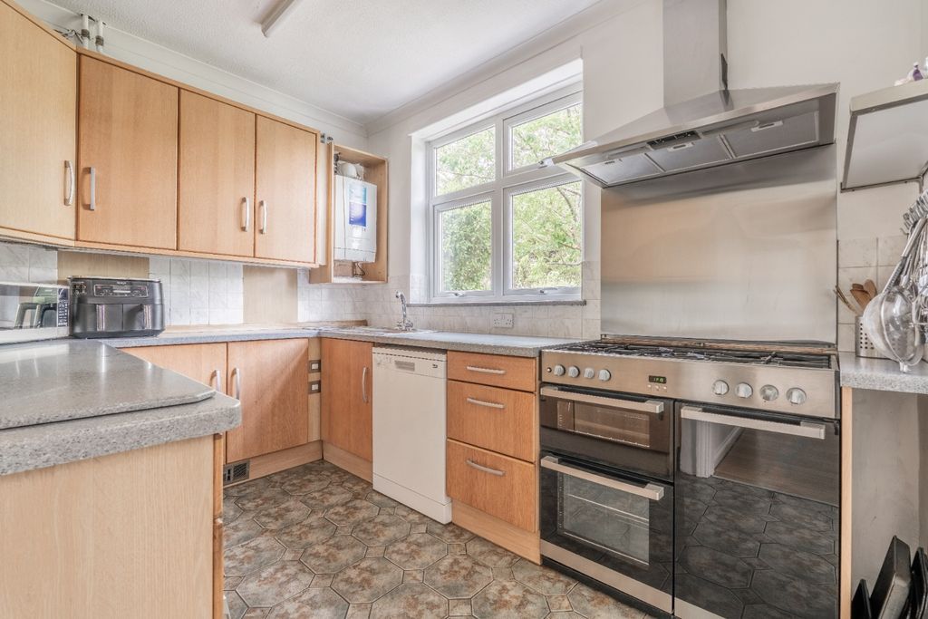 Property photo 2 of 14 5215173
