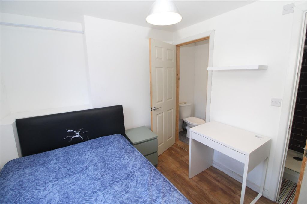 Property photo 1 of 15 Bedroom 1
