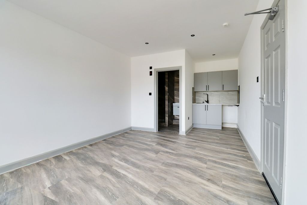 Property photo 1 of 5 5152101