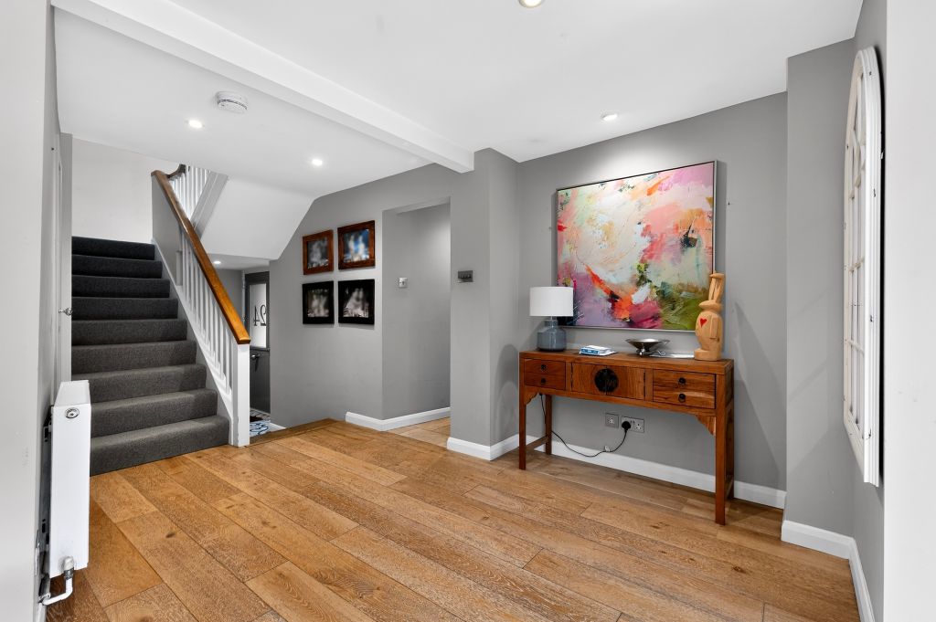 Property photo 2 of 20