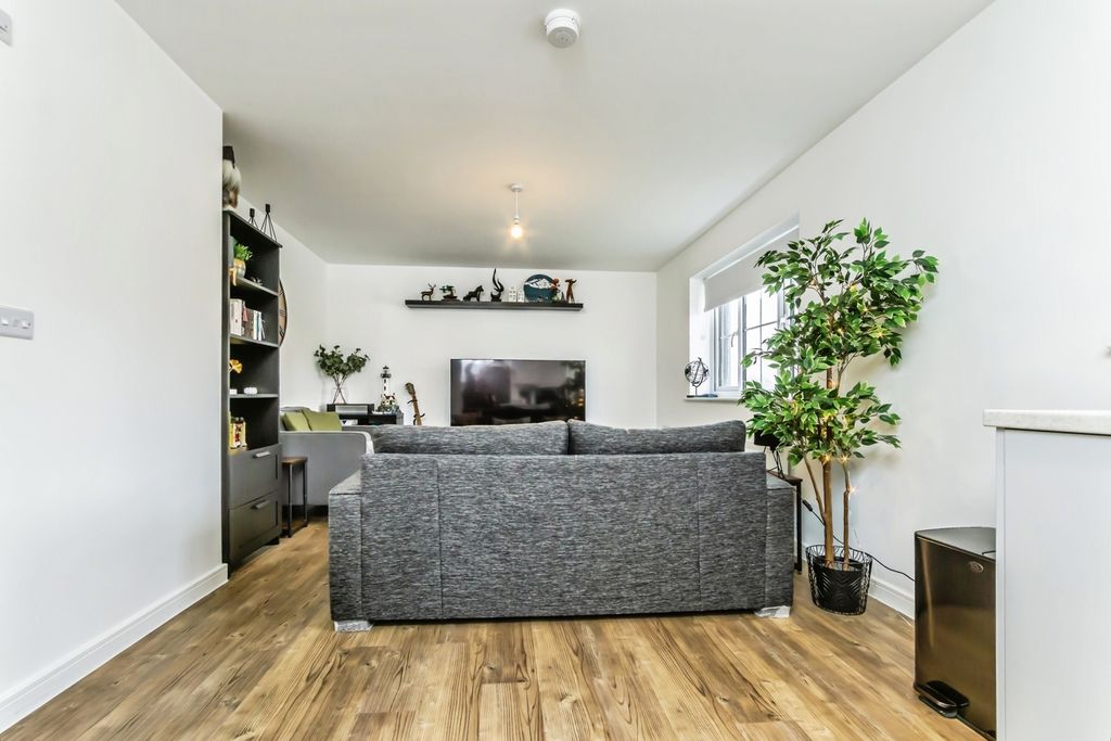 Property photo 3 of 20 Pbox-Img.Jpg