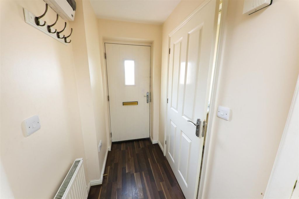Property photo 3 of 14 Entrance Hall