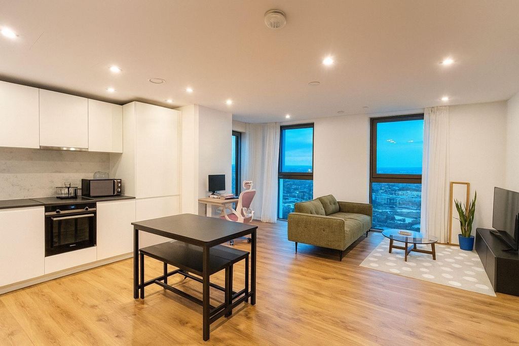 Property photo 1 of 8 One Thames Quay, E14 For Rent By Barrain London Es