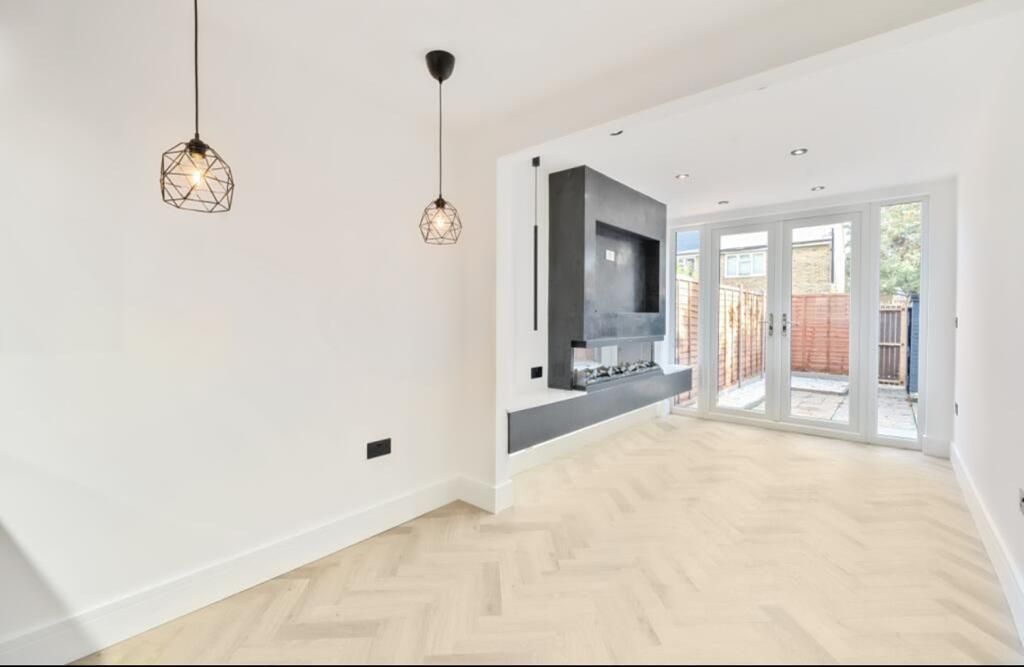 Property photo 1 of 22 Living Room