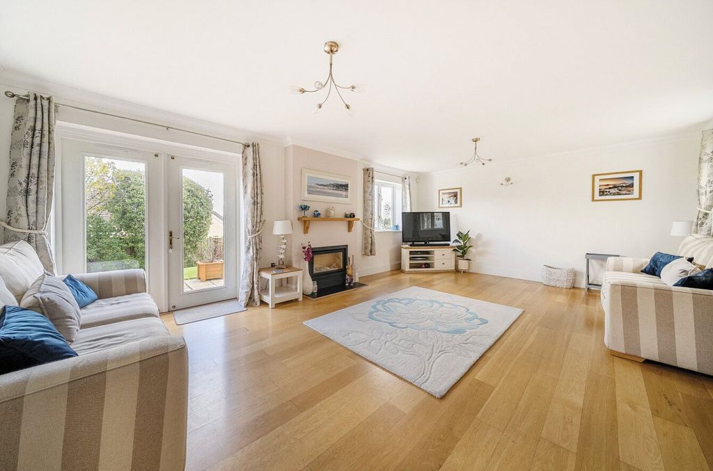 Property photo 3 of 22 Living Room