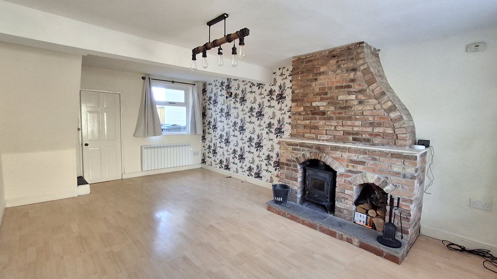 Property photo 3 of 17 Living Room