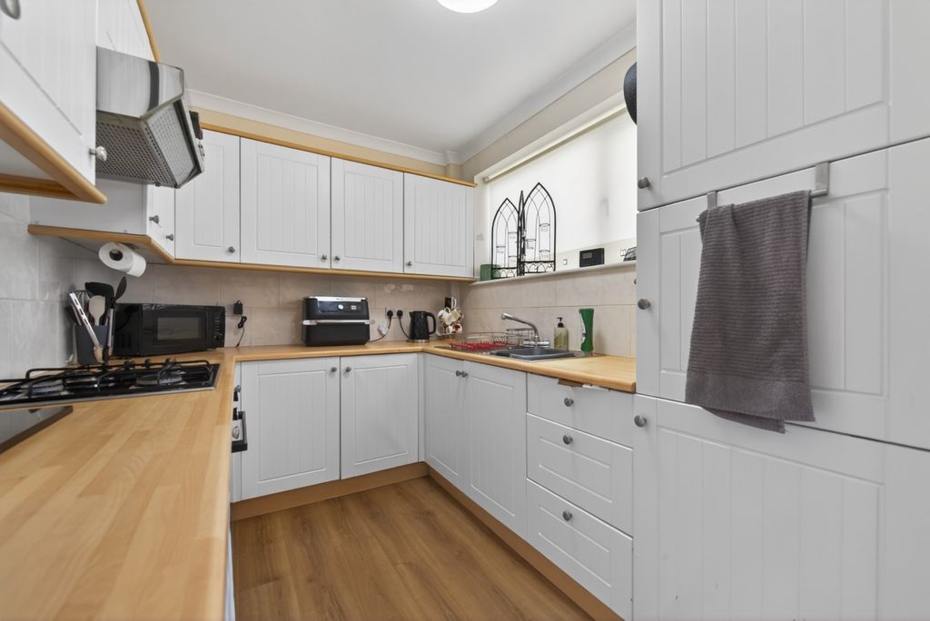 Property photo 2 of 19 5151604