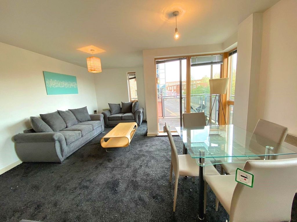 Property photo 3 of 10 Lounge