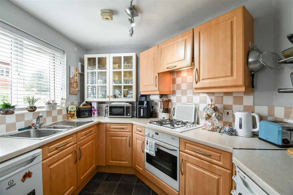 Property photo 3 of 26 Kitchen