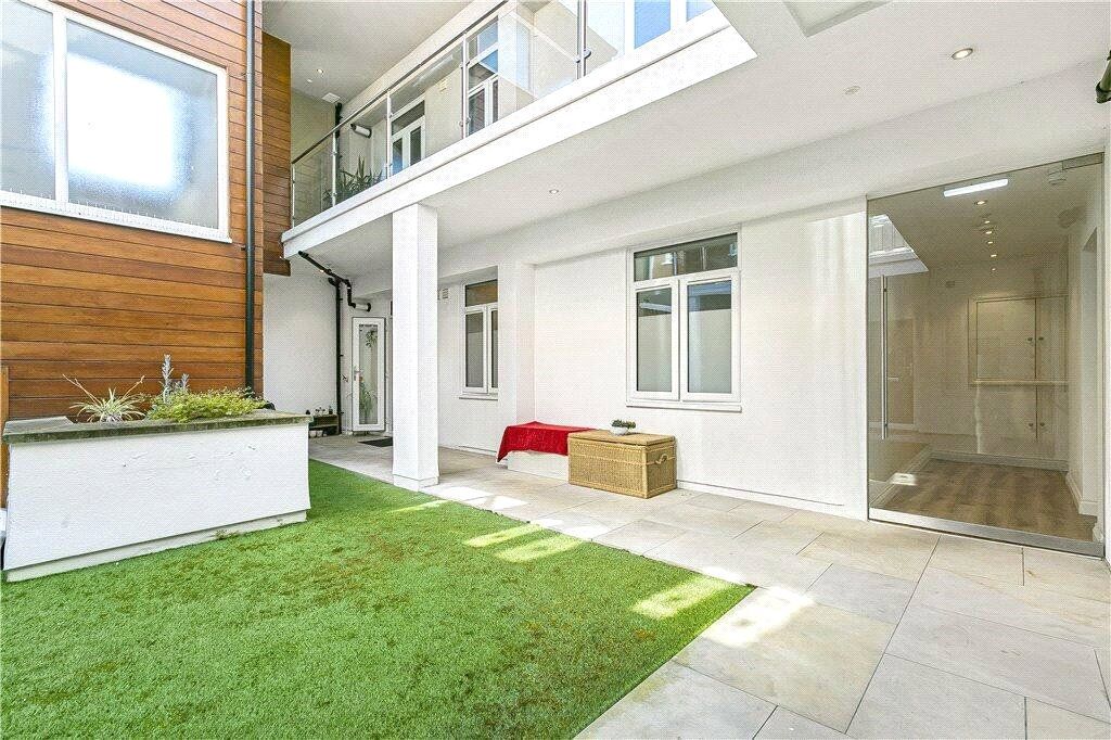 Property photo 2 of 10 Communal Garden