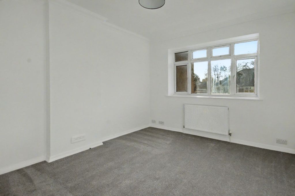 Property photo 3 of 9 3.Lounge.Jpg