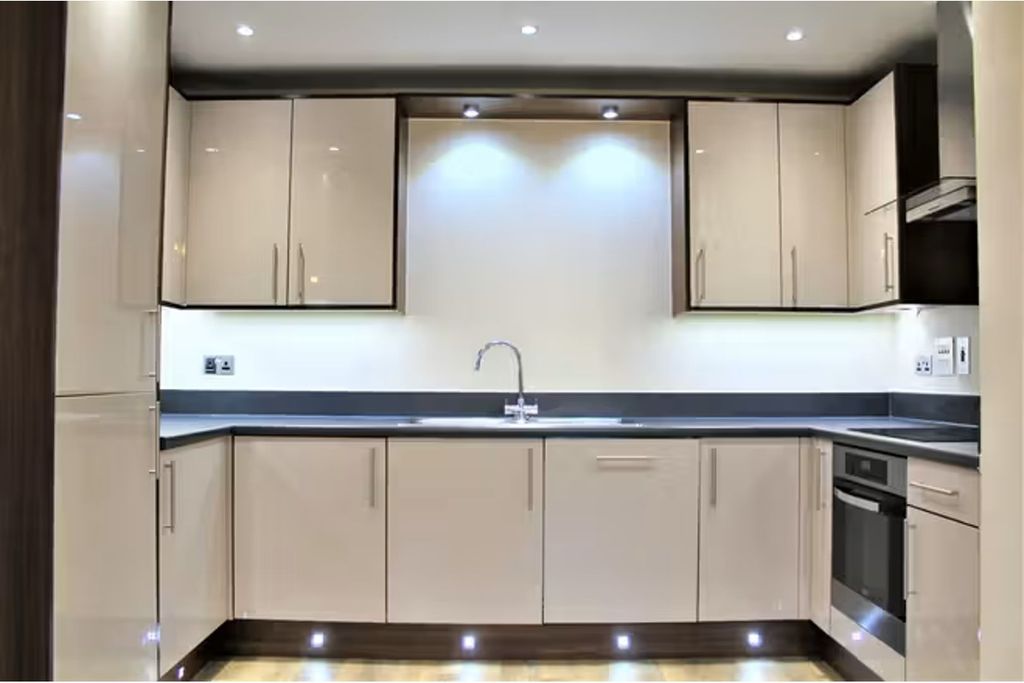 Property photo 2 of 11 Kitchen