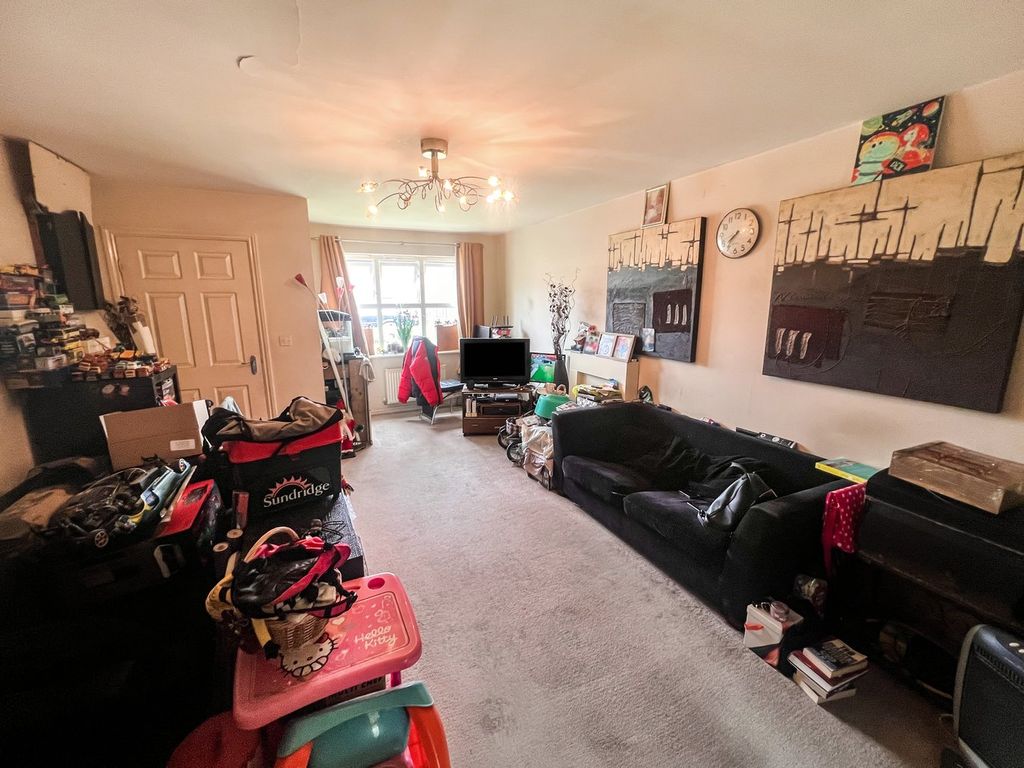 Property photo 2 of 20