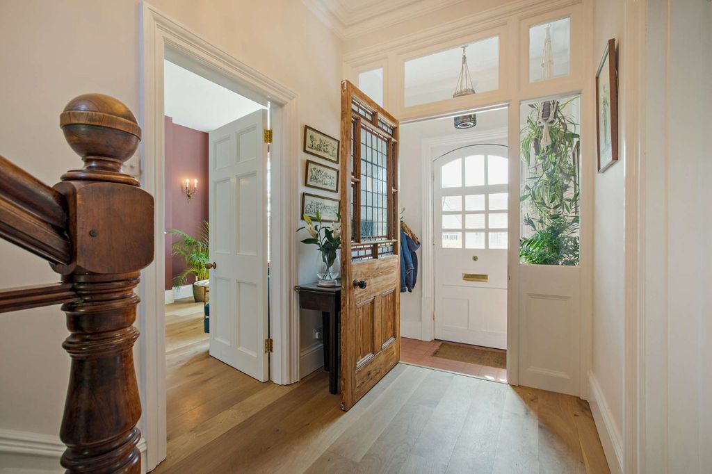 Property photo 1 of 18 Entrance