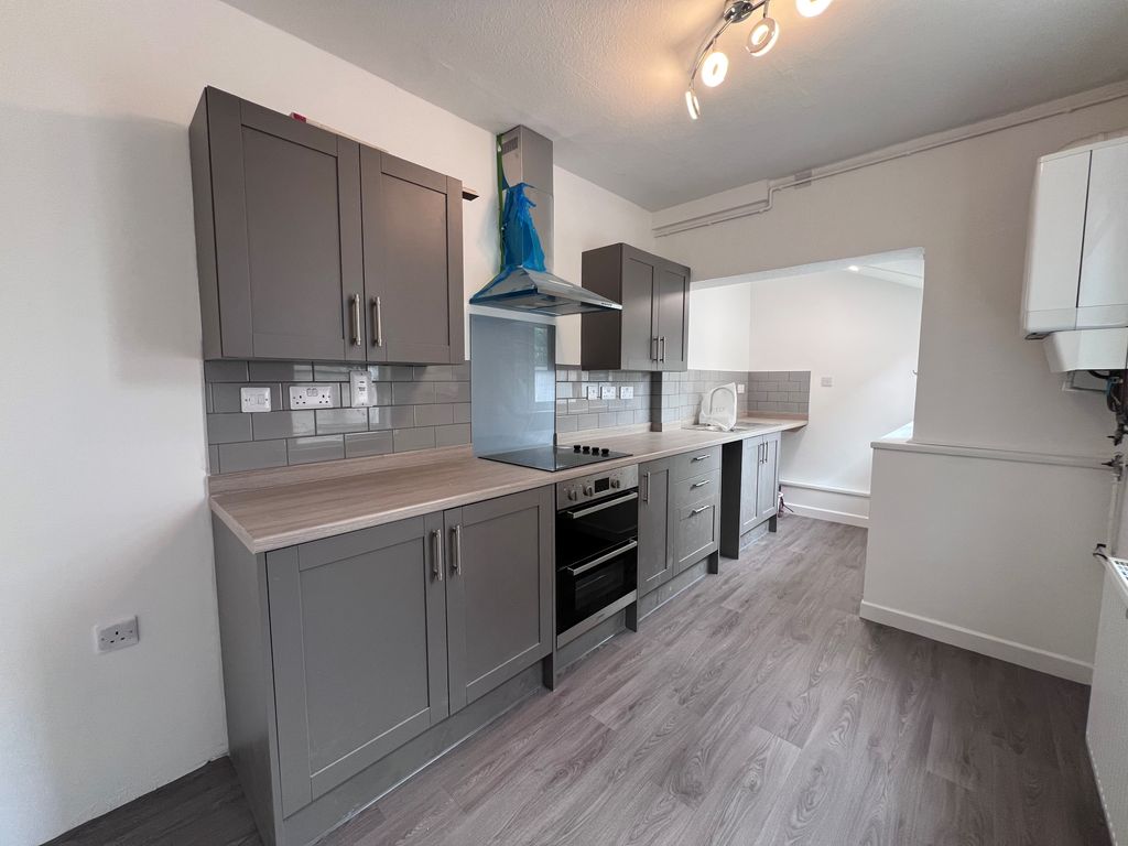 Property photo 2 of 10 Kitchen