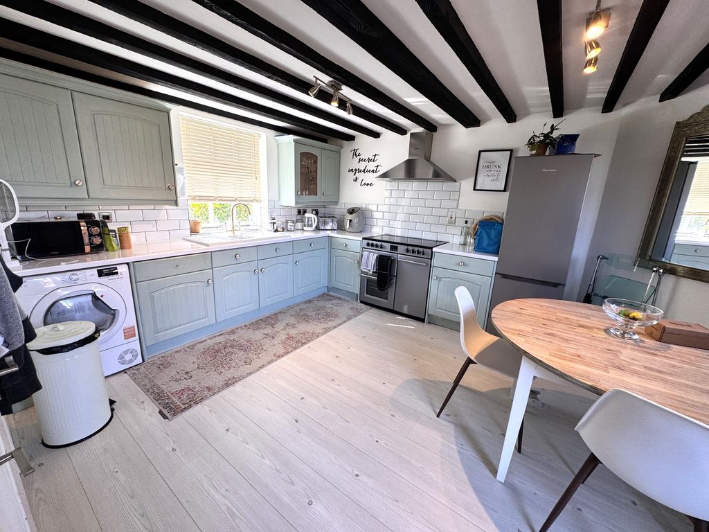 Property photo 2 of 14 Kitchen