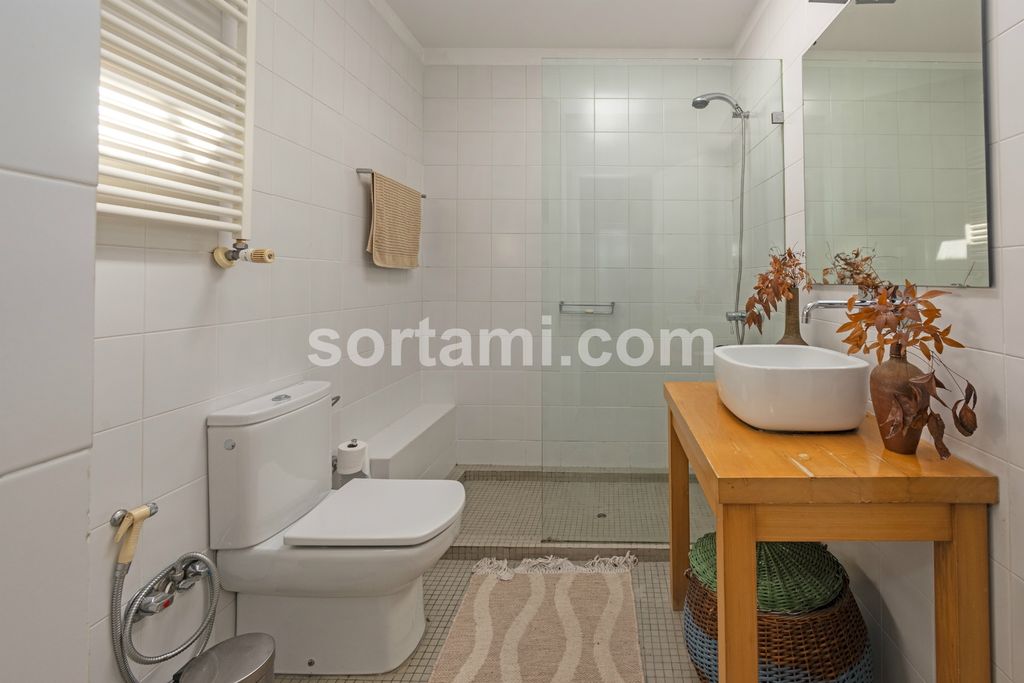 Property photo 3 of 64
