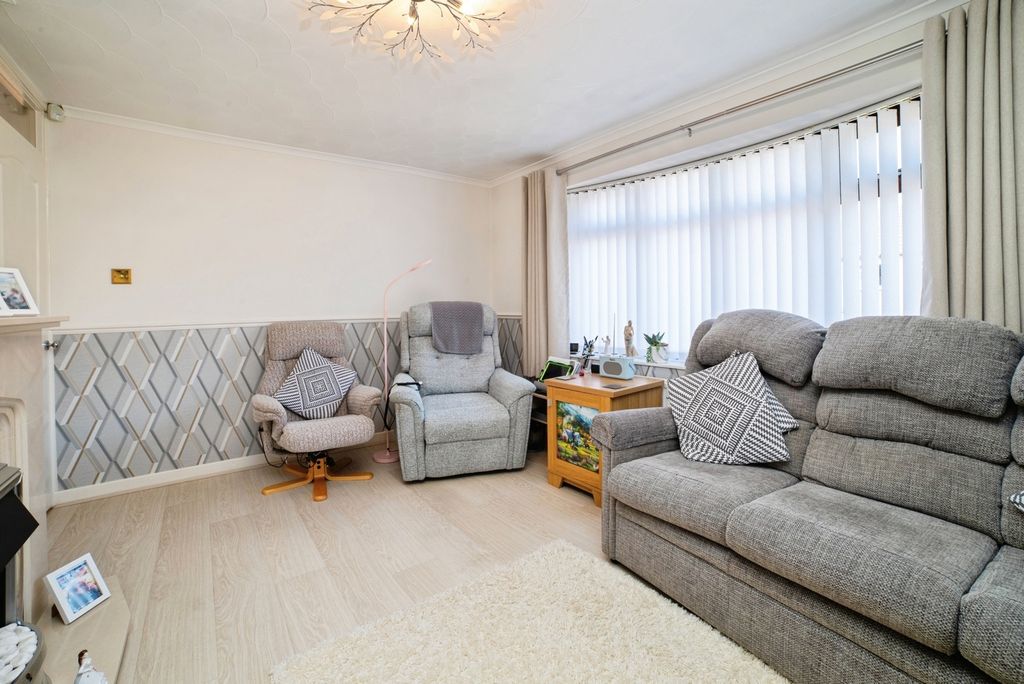 Property photo 3 of 17 Pbox-Img.Jpg