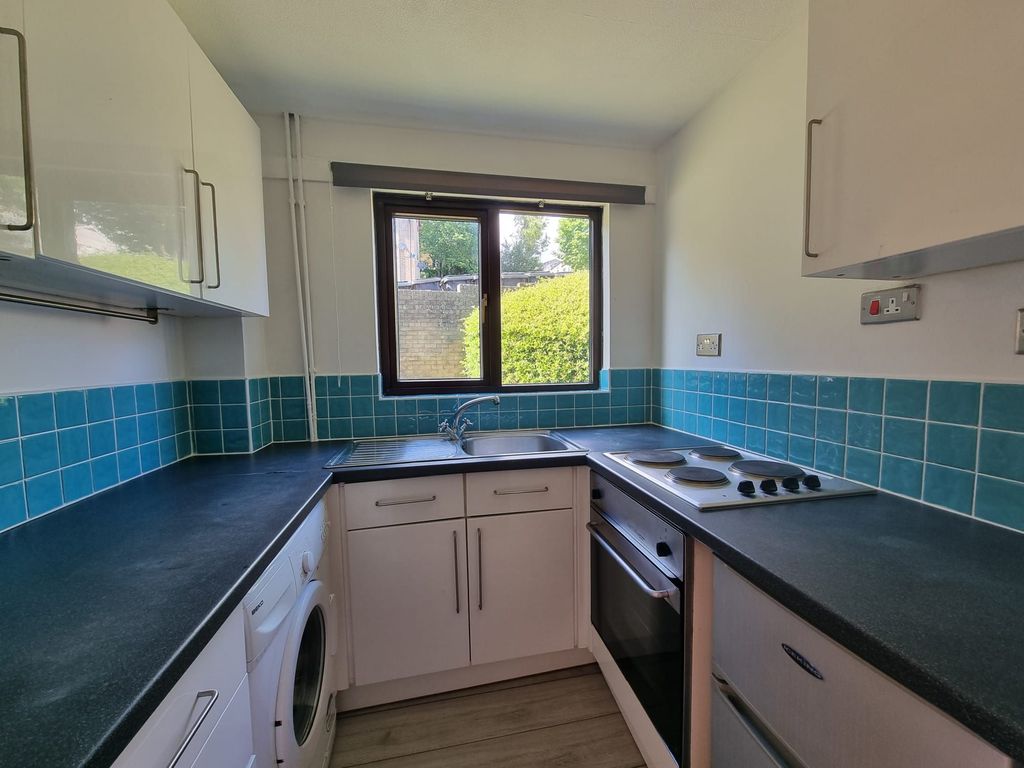 Property photo 3 of 11 Kitchen