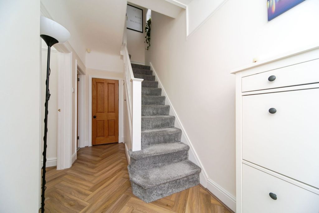 Property photo 2 of 18 Hallway