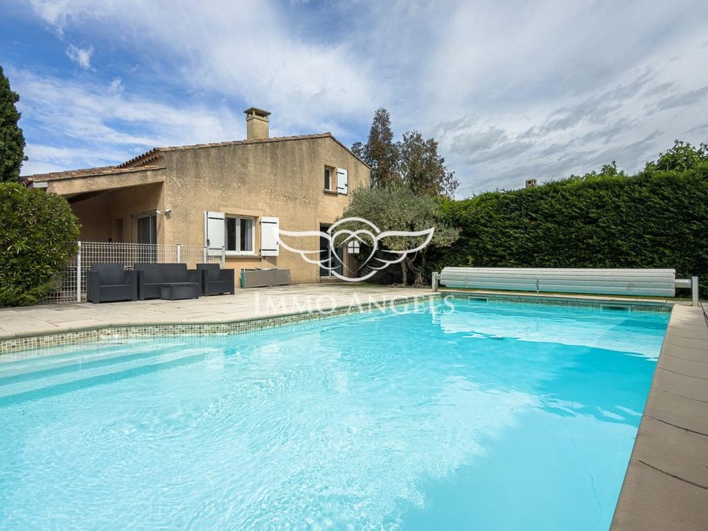 Property photo 1 of 14 Single-Storey House With Pool And Garage