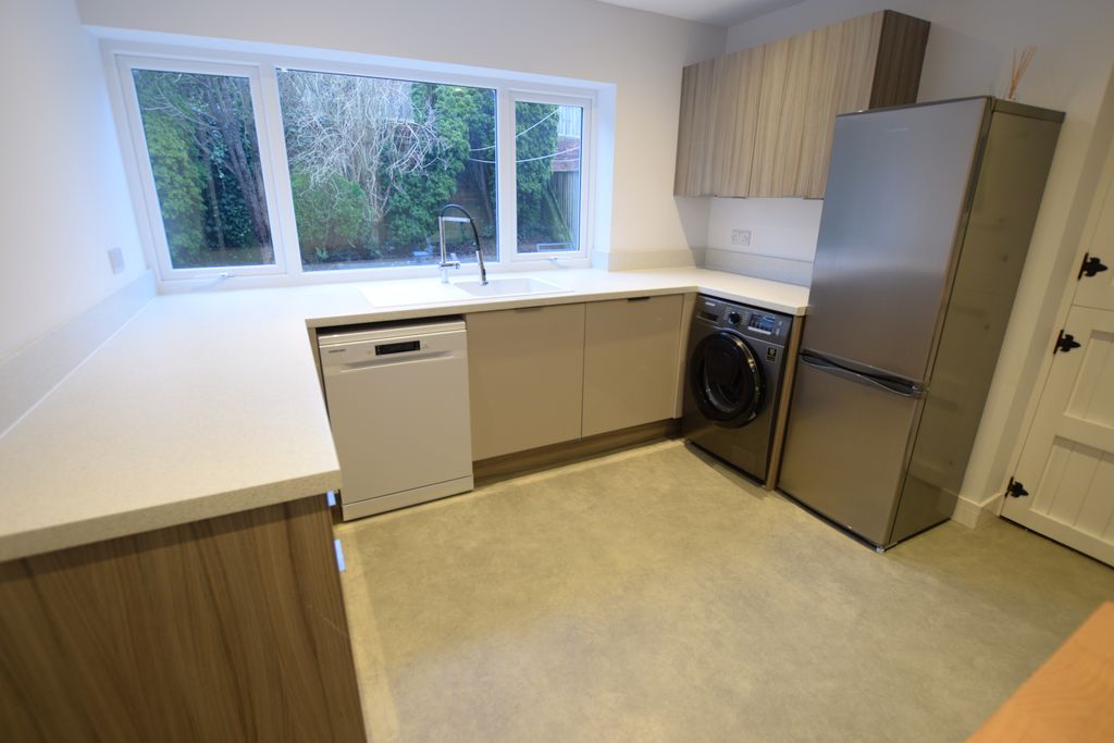 Property photo 2 of 11 Kitchen