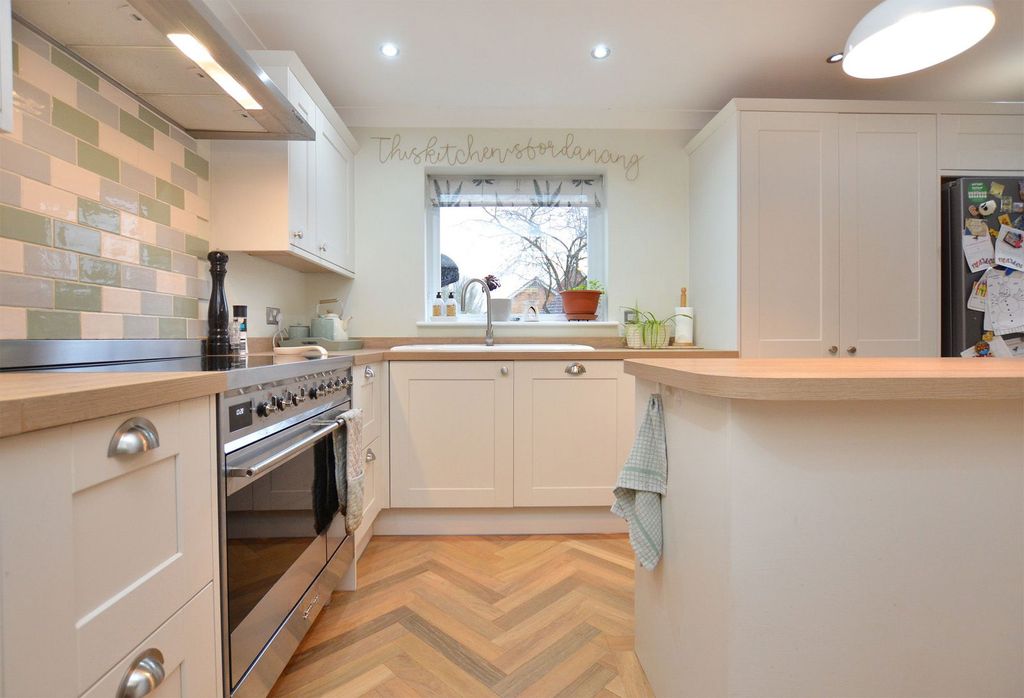 Property photo 2 of 26