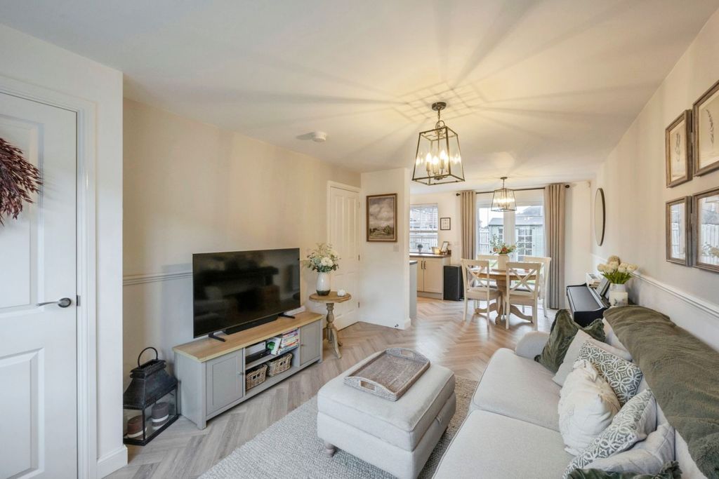 Property photo 3 of 19 Living / Dining Room