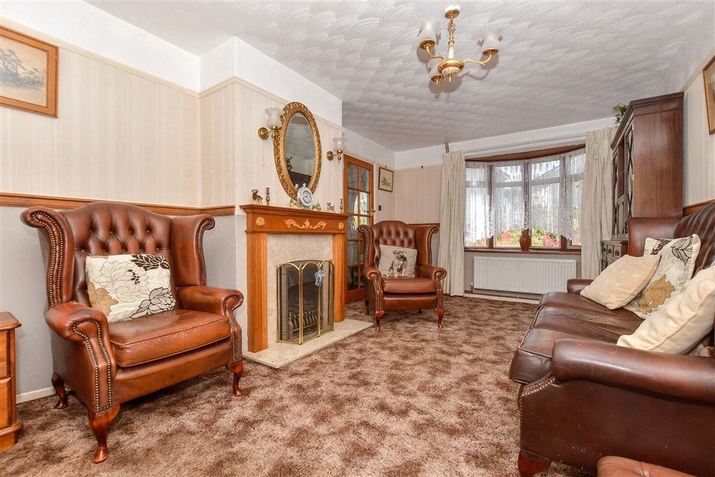 Property photo 3 of 15 Lounge
