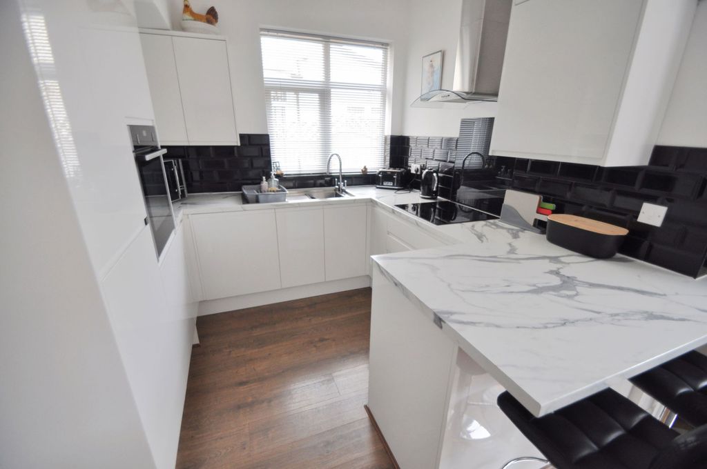 Property photo 2 of 46