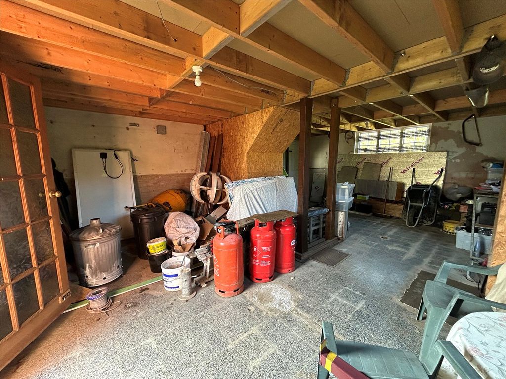 Property photo 3 of 16 Picture No. 12