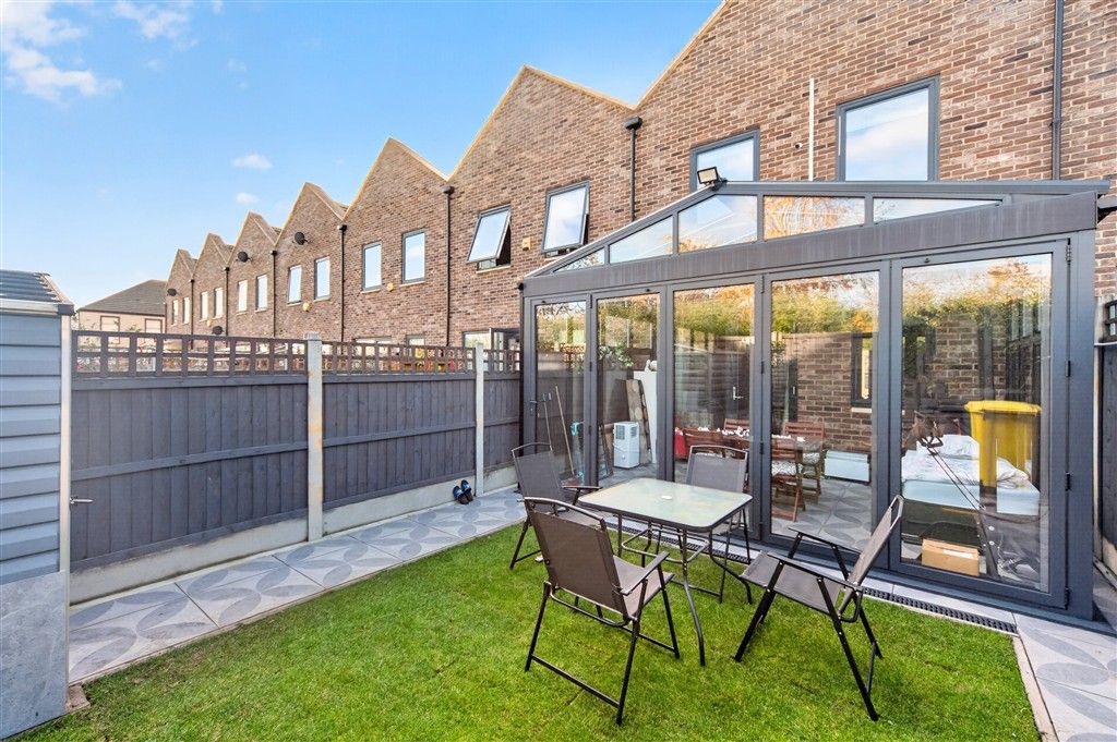 Property photo 1 of 11 External Feature