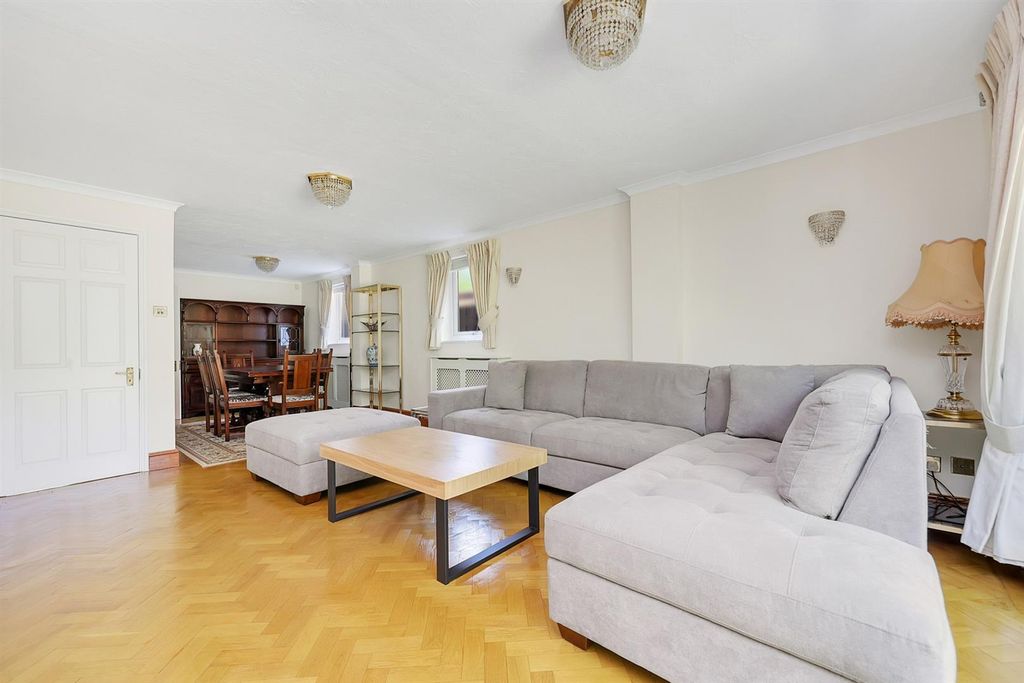 Property photo 1 of 18 liv1.Jpg
