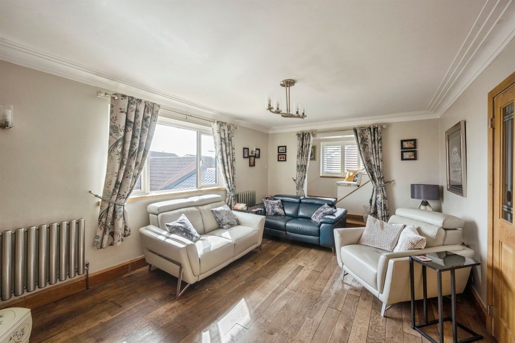 Property photo 2 of 30