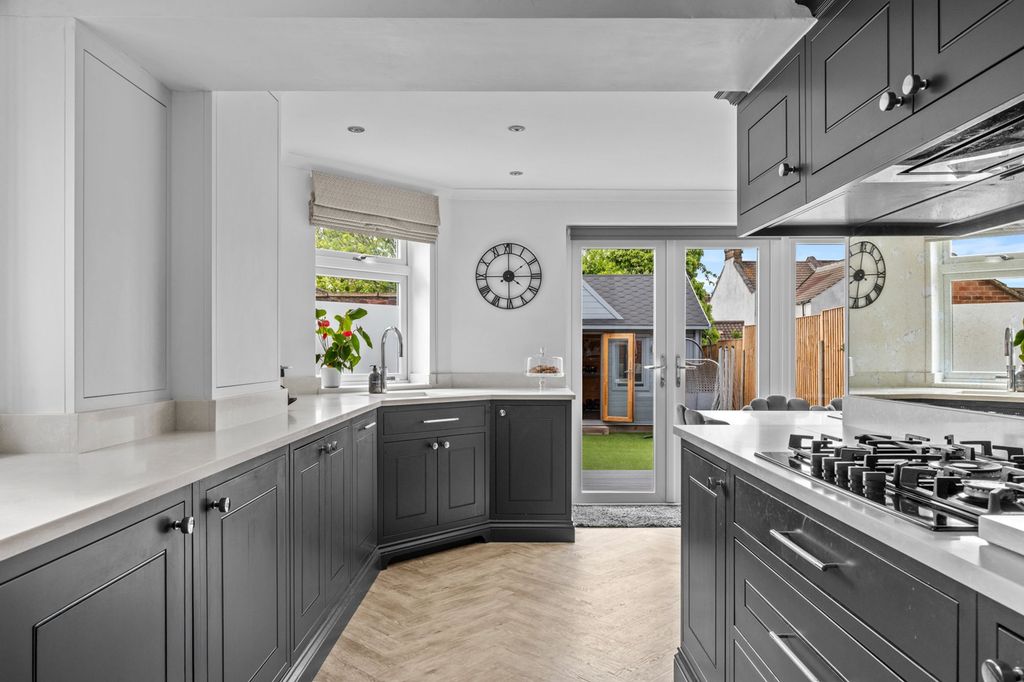 Property photo 3 of 25