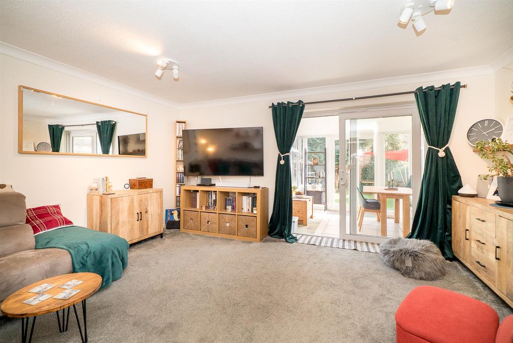 Property photo 2 of 21 Living Room