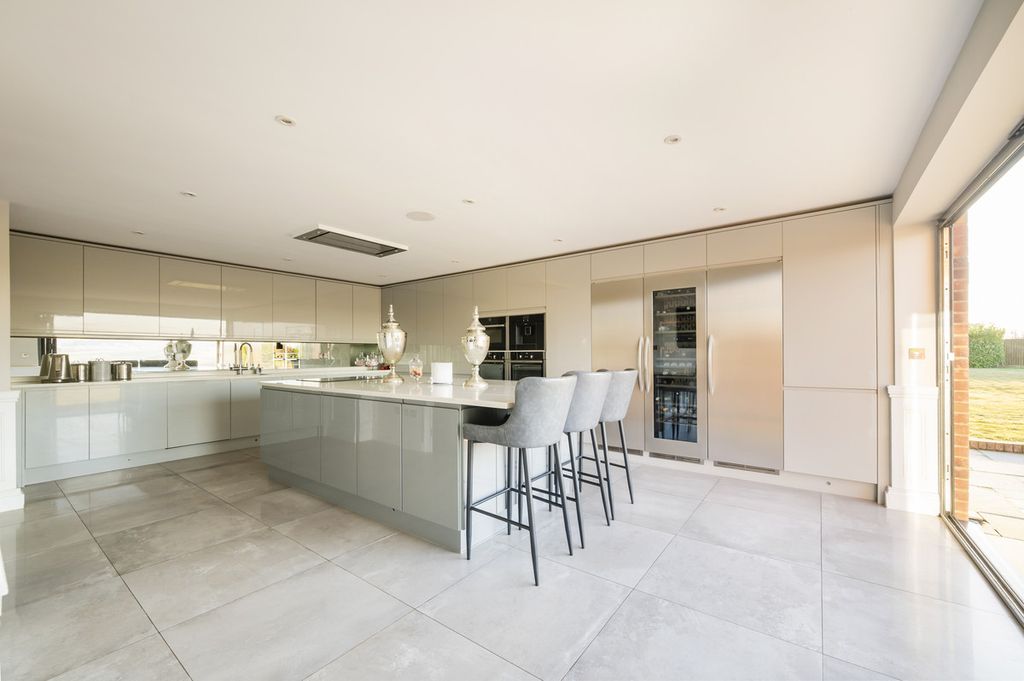 Property photo 2 of 30