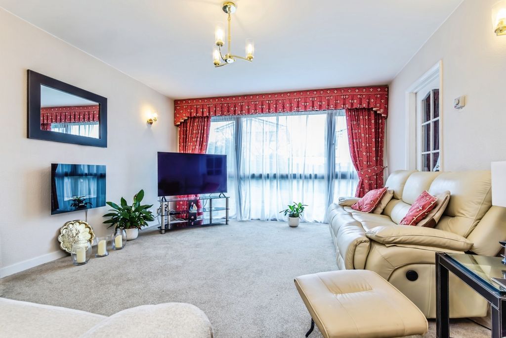 Property photo 2 of 17 Pbox-Img.Jpg