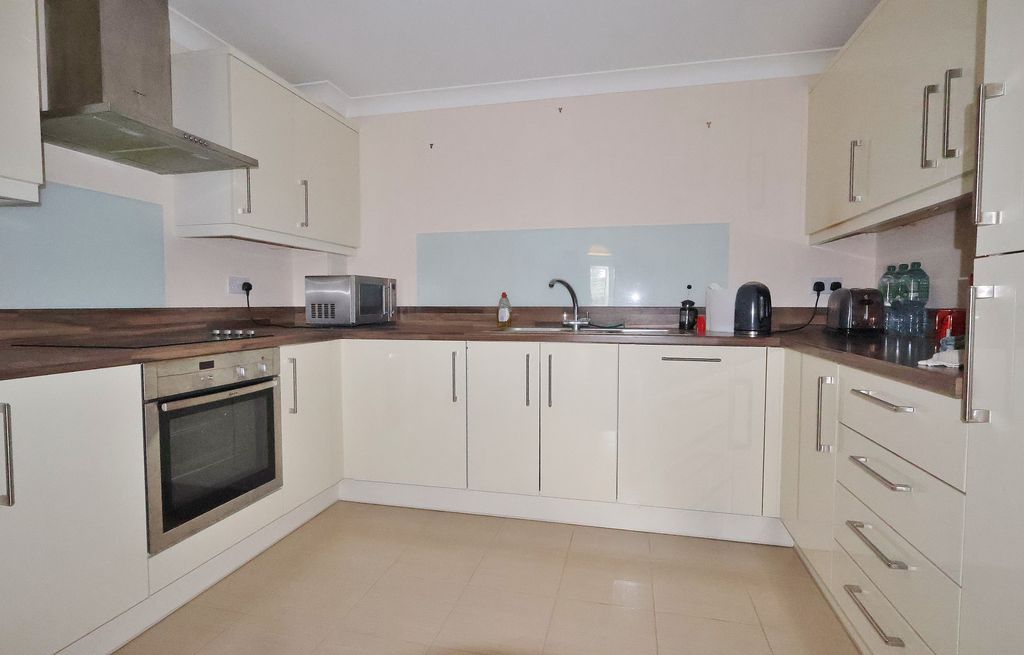 Property photo 2 of 36
