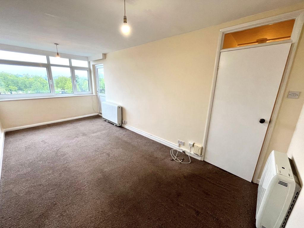 Property photo 2 of 9 Image