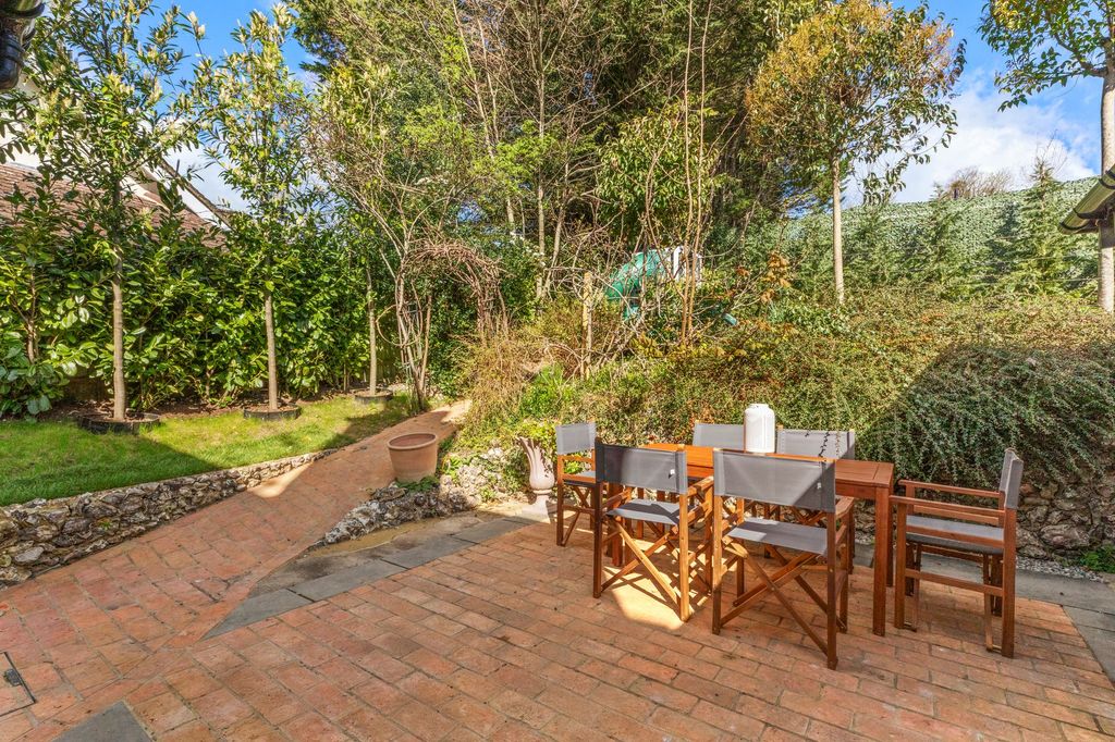 Property photo 3 of 16