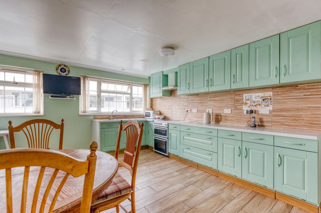 Property photo 2 of 26