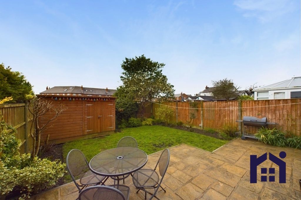 Property photo 2 of 17 Garden